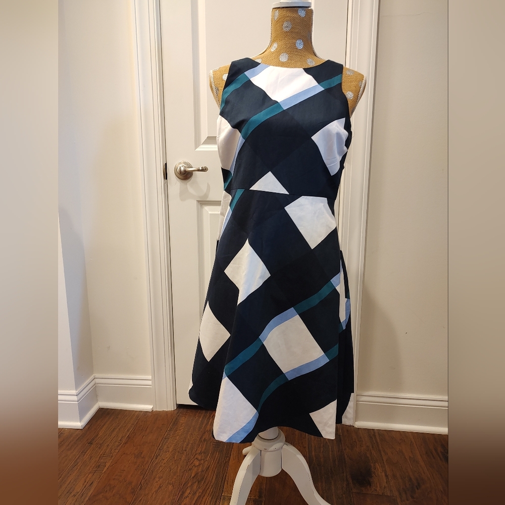 Ann Taylor Factory blue and white geometric pattern linen blend dress.  Size 2